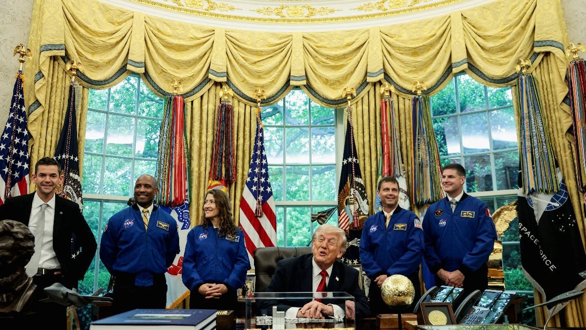 artemis ii astronauts, donald trump meet at white house nasa