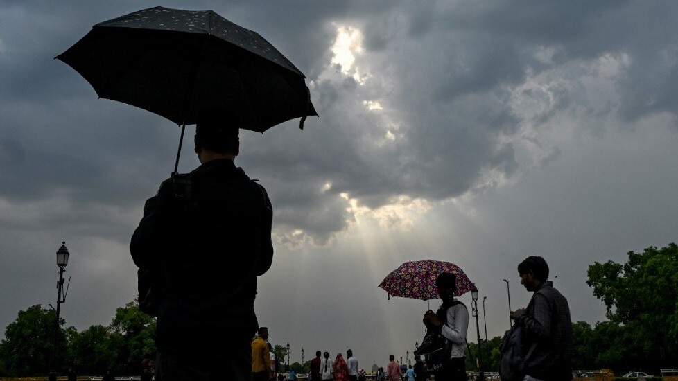 delhi weather: दिल्ली ncr में मौसम का यूटर्न! तेज आंधी के