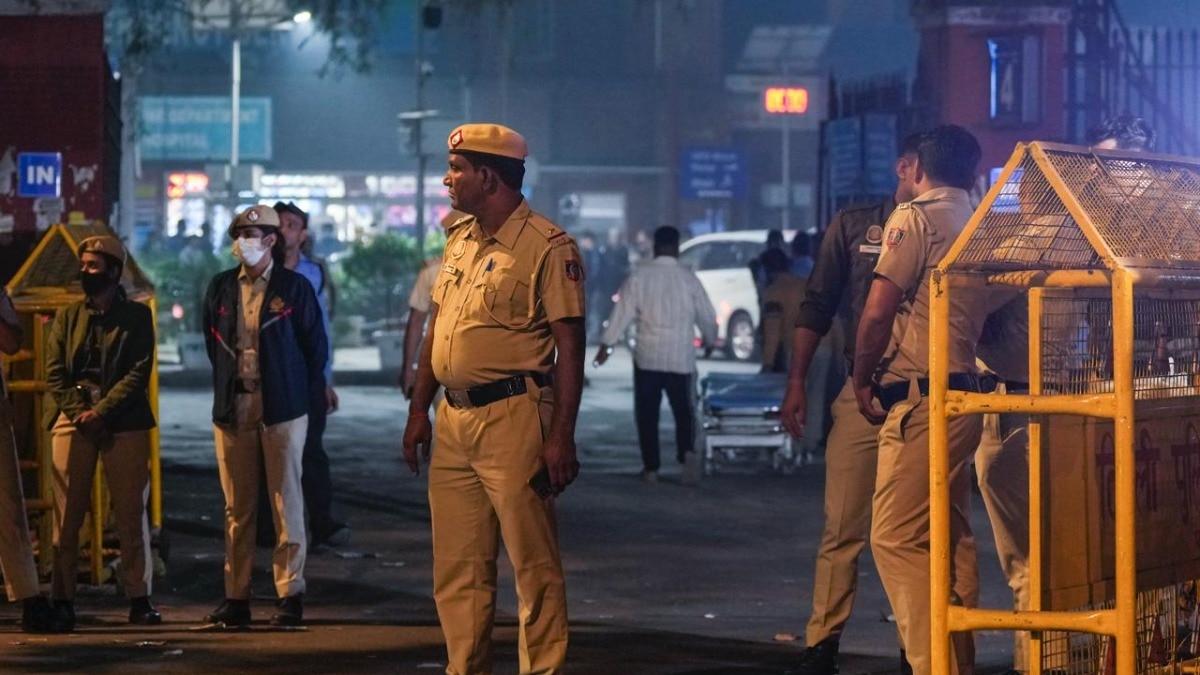 दिल्ली में हाई अलर्ट! सुसाइड अटैक की फिराक में आतंकी,