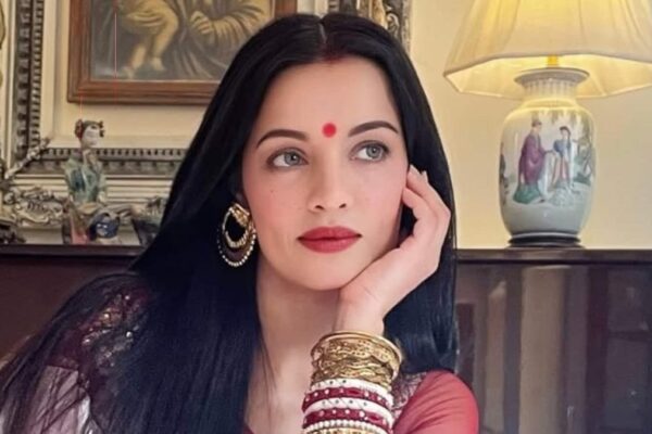 रोते हुए बेटे की कब्र पर पहुंचीं सेलिना, तलाक ने