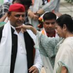 सांत्वना, सबक या सियासत... अखिलेश की ममता से मुलाकात के