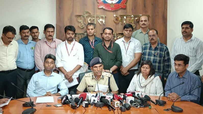 delhi ias coaching director held hostage in 1.9 cr mp