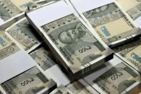 fake notes mixed with real cash found in three abandoned