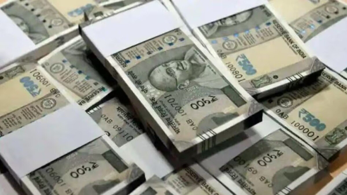 fake notes mixed with real cash found in three abandoned