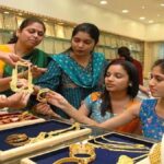 gold silver weekly update: चांदी अभी भी हाई से ₹1.95 लाख