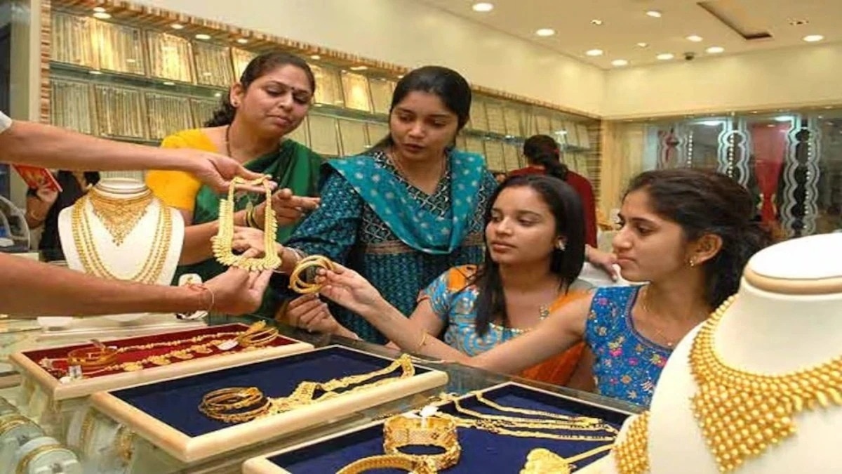 gold silver weekly update: चांदी अभी भी हाई से ₹1.95 लाख