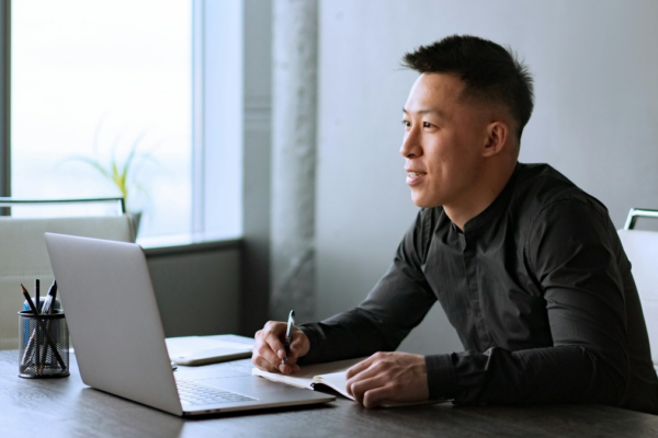 man lands multiple job offers after this one shift in