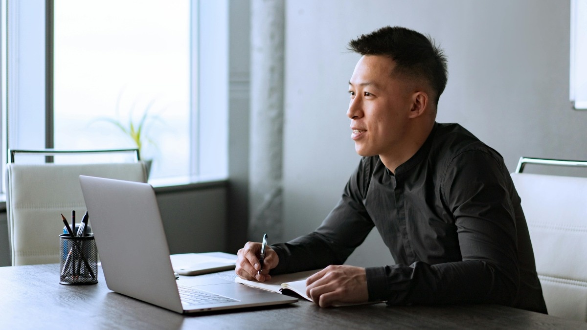 man lands multiple job offers after this one shift in