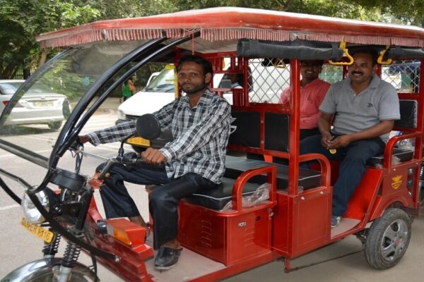 minimum fare for delhi e rickshaw hiked to rs 20? here