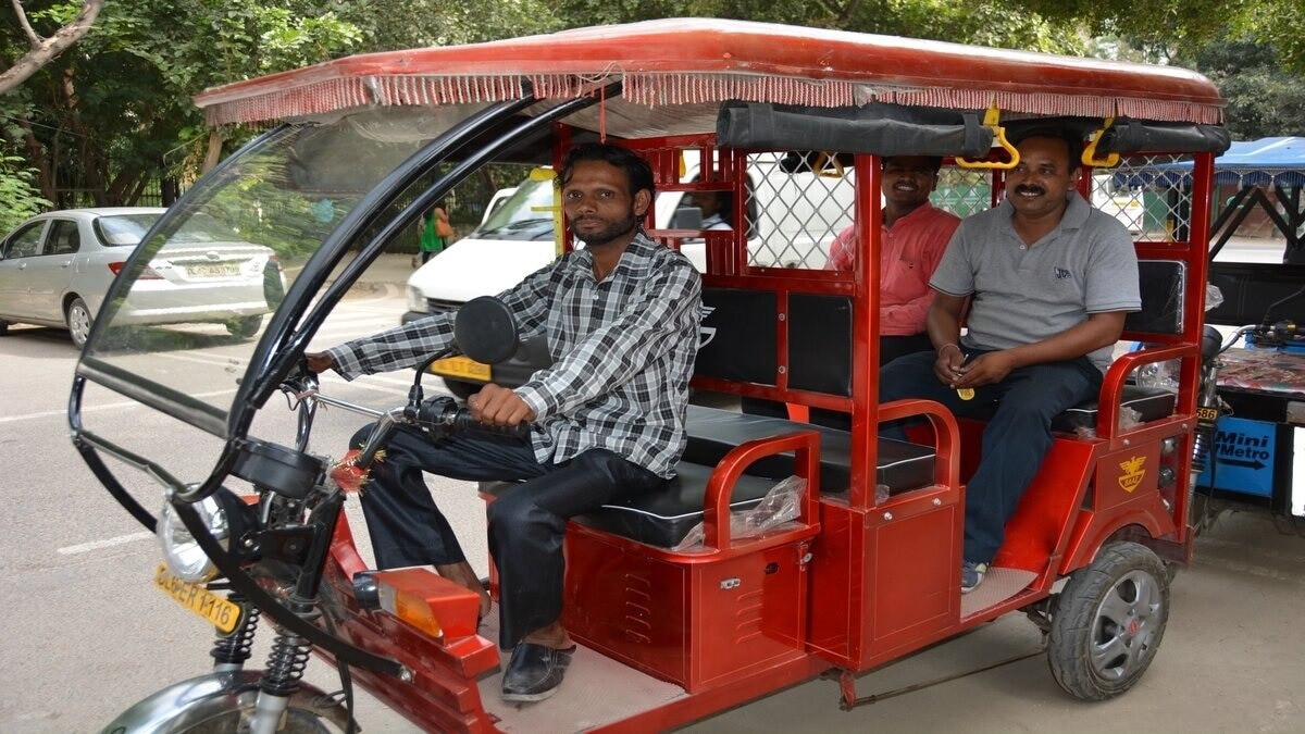 minimum fare for delhi e rickshaw hiked to rs 20? here