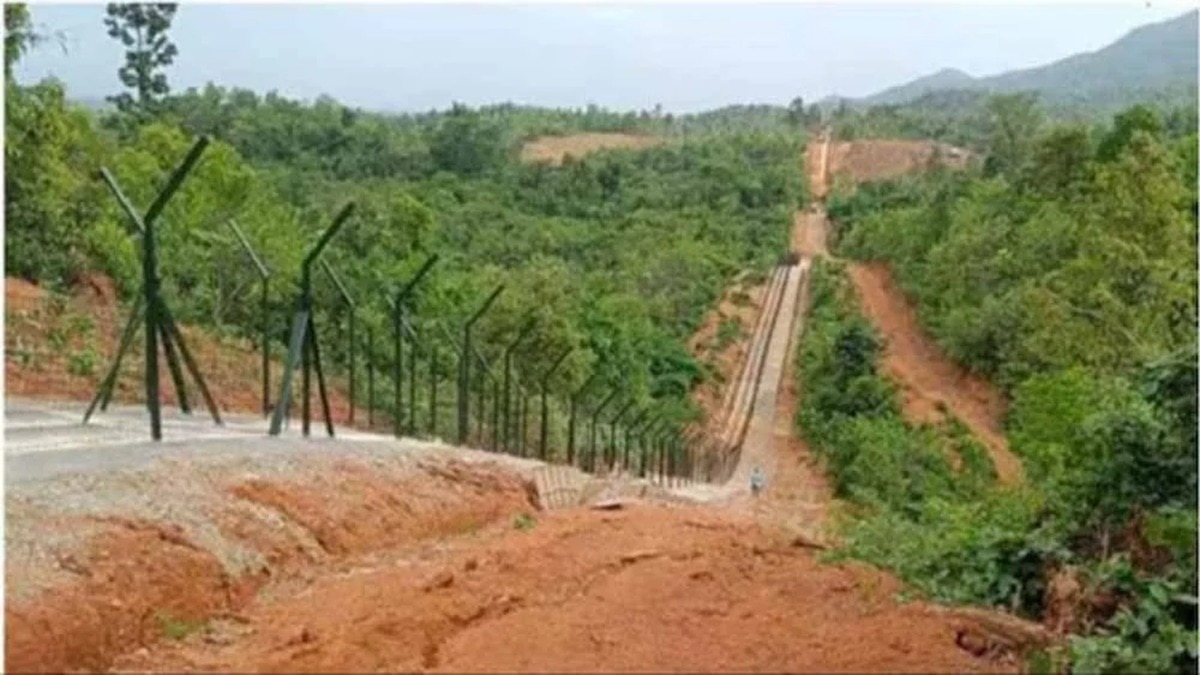 violence erupts along the indo myanmar border in manipur; six injured,