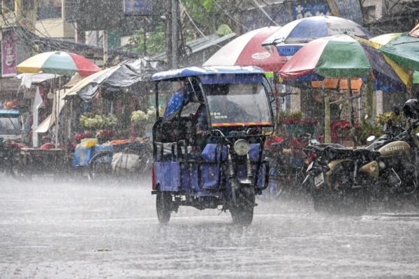 weather update: उत्तर से दक्षिण तक बारिश का दौर जारी,