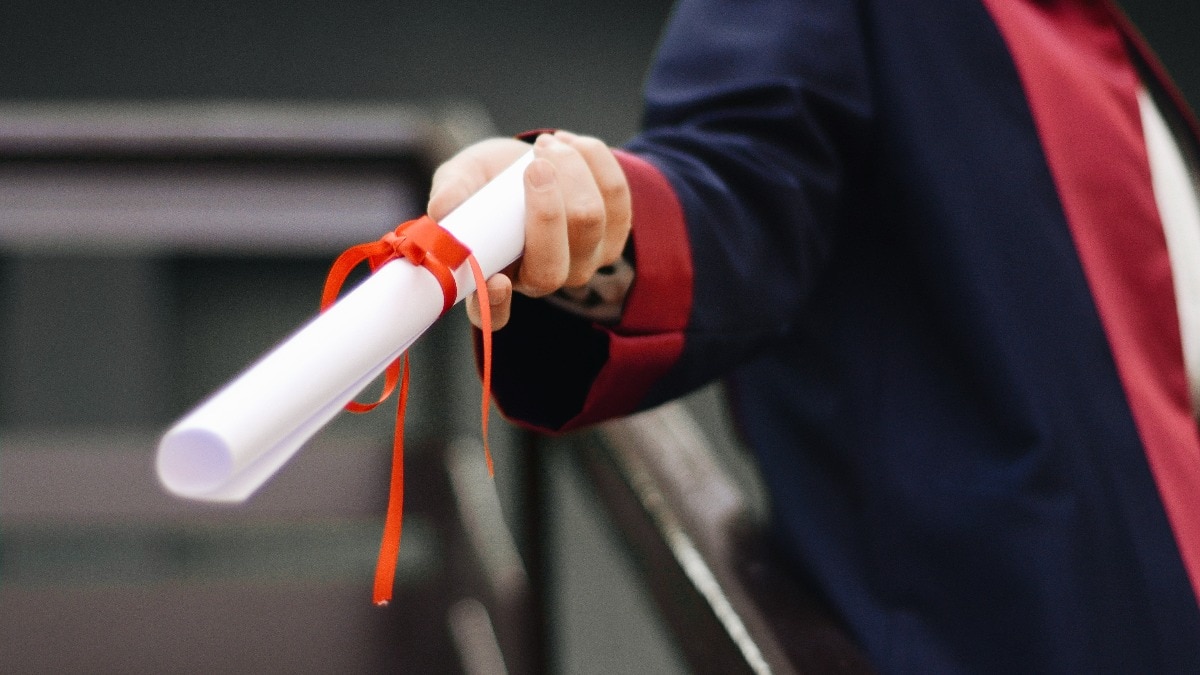 what is an honorary doctorate? rules on using ‘dr’, benefits